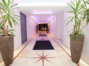 Ayun by Centro Deluxe