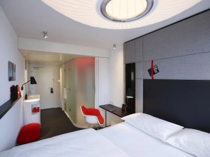 Отель citizenM Paris Champs-Élysées