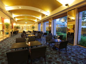 Отель Narita Tobu Hotel Airport