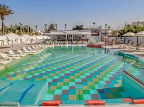 Nicholas Color Hotel