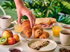 Posy Hotel by Happyculture