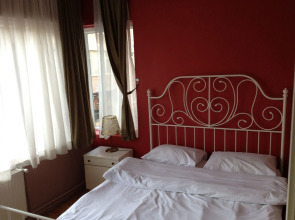 Cheers Midtown Hostel