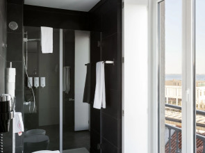 Hello Lisbon Santa Apolónia