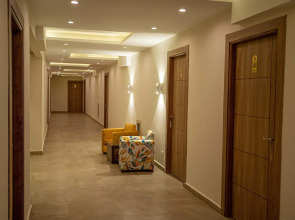 Nine Pyramids View Hotel