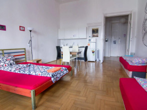 Pal's Hostel & Apartments