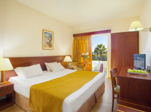 Kapetanios Limassol Hotel