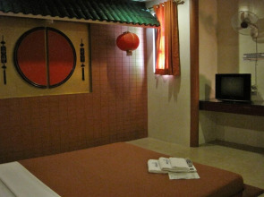 Hollywood Drive-In Hotel