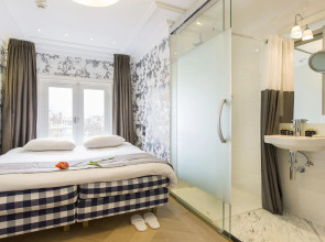 The Amsterdam Canal Hotel