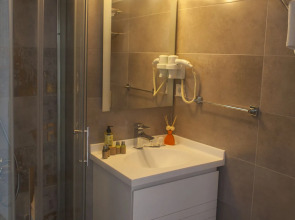 Letstay Hotel - Adults Only