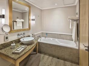 Le Suffren Hotel & Marina