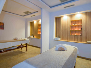 Kiani Beach Resort Family