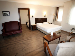 Отель Montania Town