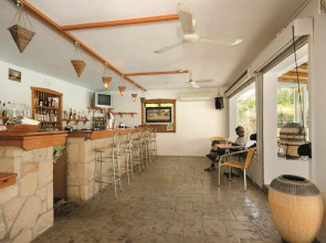 Coliseum Studios & Apartments