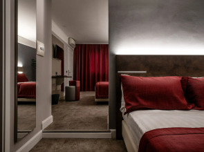 Отель Varese Roma