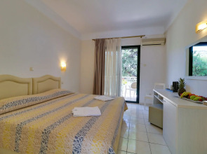 Отель Bomo Tosca Beach