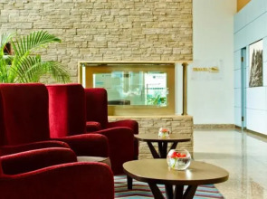 Отель Chirag Plaza Hotel & Business Center