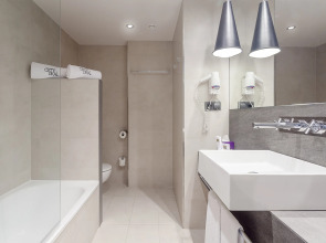 Отель Barcelona Catedral