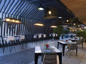 Отель NH Madrid Ventas