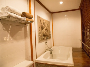 White House Beach Resort And Spa