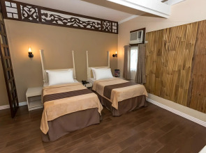 Urban Travellers Hotel