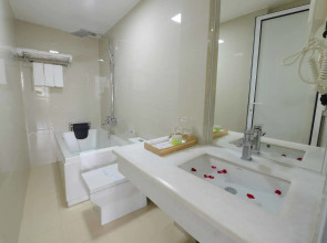 Blue Hanoi Inn Hotel