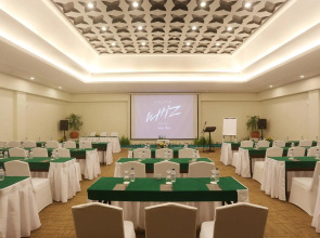 Отель Grand Whiz Nusa Dua