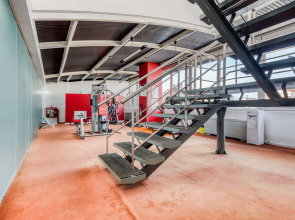 Broadway Hotel & Suites