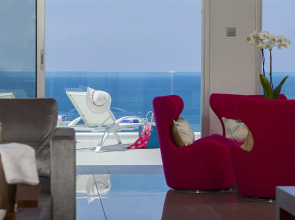 King Evelthon Beach Hotel & Resort