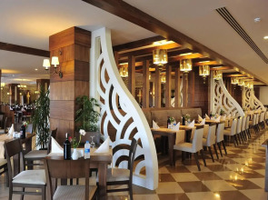 Lake & River Side Hotel & Spa