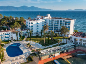 Le Bleu Hotel & Resort