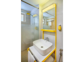 Bloomrooms @ New Delhi Railway Station