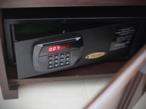 Rambuttri Village Inn & Plaza