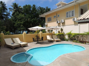 Reef Holiday Apartments