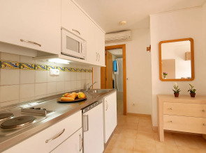 Mariner Club Apartments