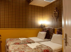 The Elliot - Adults only