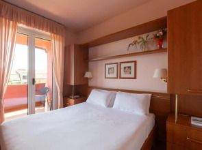 Отель Loano 2 Village