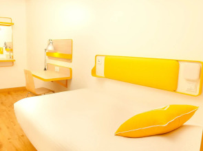 Bloomrooms @ Link Road