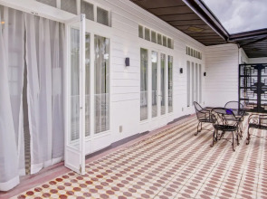 The Henry Hotel Manila