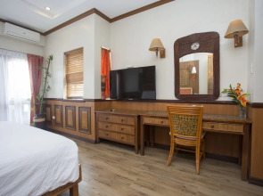 Red Coconut Beach Hotel