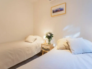 Your Private Harbour Nearby George Clooney