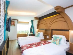 Phi Phi Nice Beach Hotel Hip