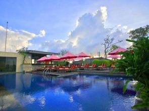 Отель Sevn Legian