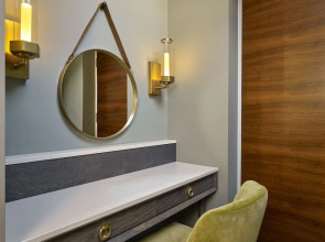 100 Queen's Gate Hotel London Kensington, Curio Collection by Hilton