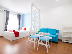 RedDoorz Plus near Nguyen Hue Walking Street
