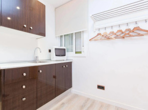 AinB Las Ramblas Colón Apartments