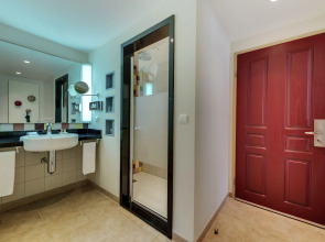 Robinson Camyuva - Adults only