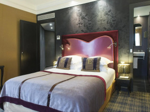 Renaissance Paris Arc de Triomphe Hotel