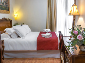 Отель Reina Cristina