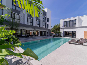 Gate43 Airport Hotel