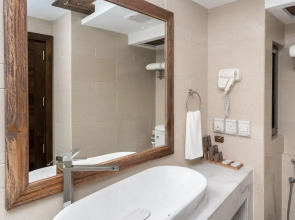 Отель Samann Grand